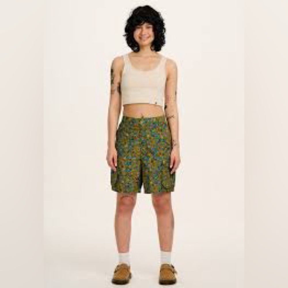 NWOT Lucy & Yak Avery Cotton Cargo Shorts Green Floral Size W26 - Picture 2 of 15
